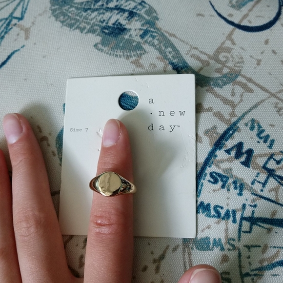 Free with purchase a new day gold ring - Picture 2 of 3